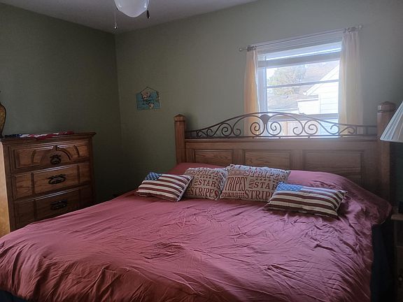 2nd image of 919 7th Ave NW