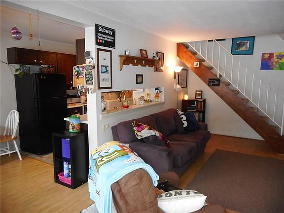 4th image of 49 Acorn Ln