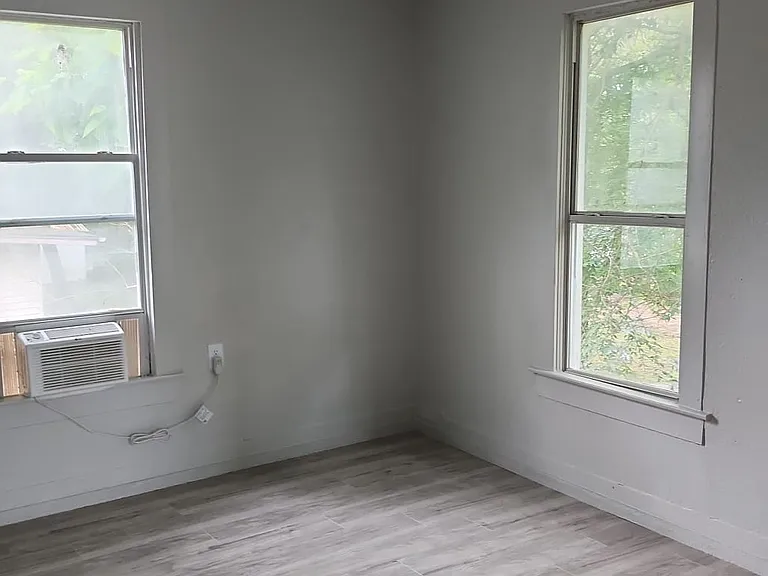 1106 Hearon St #2 — Photo 4