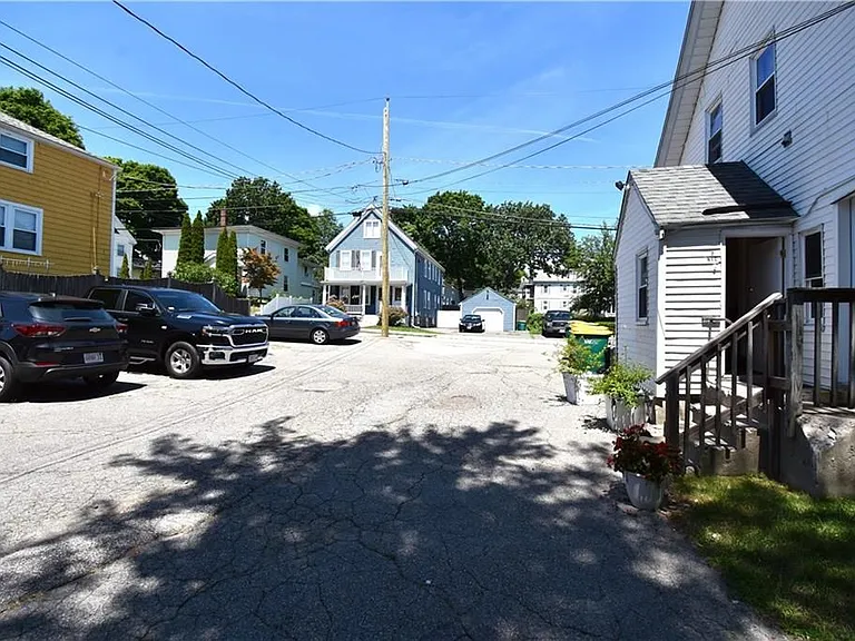 2 Nichols St — Photo 17
