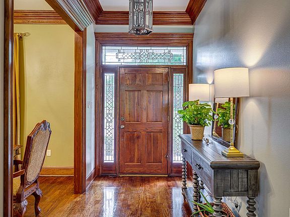 4th image of 250 Petrus Cir