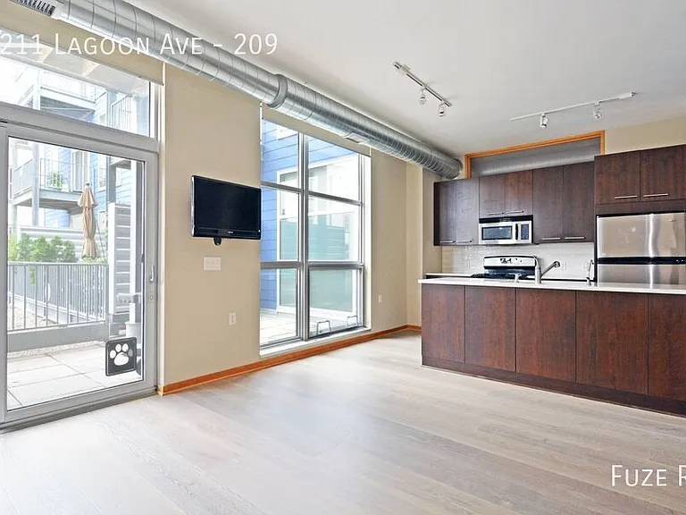 1211 Lagoon Ave #209 — Photo 5