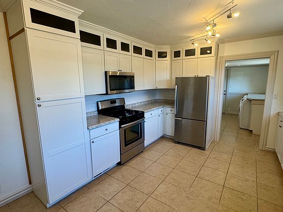 Kitchen/Laundry room