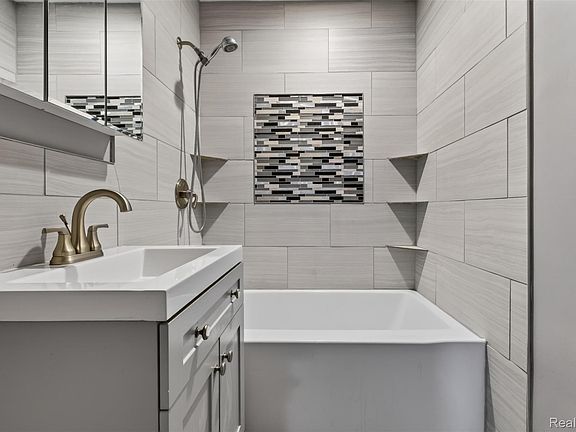 5th image of 2070 Harwine St