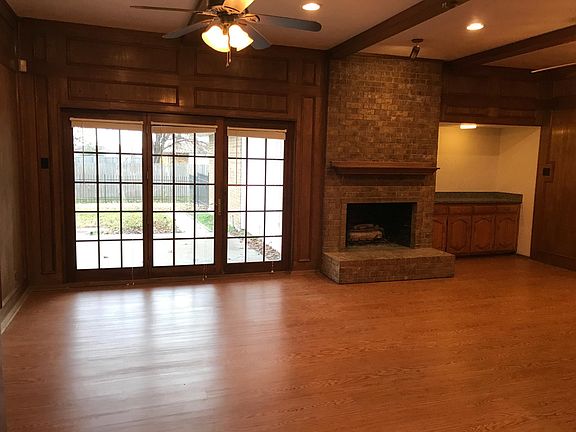 3rd image of 4642 Burdock Dr