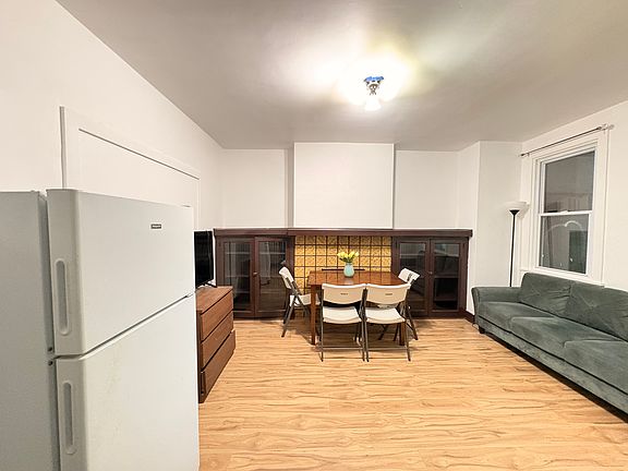 4th image of 1045 Flemington St