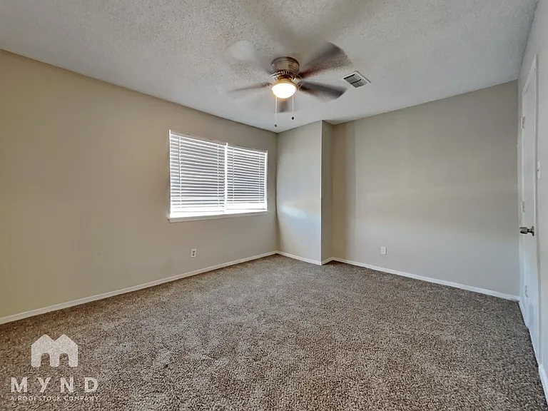 3256 63rd St — Photo 19
