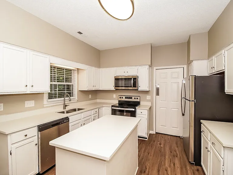 4107 Garden Grove Ln — Photo 8