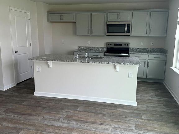 5th image of 2225 Montalvan Dr