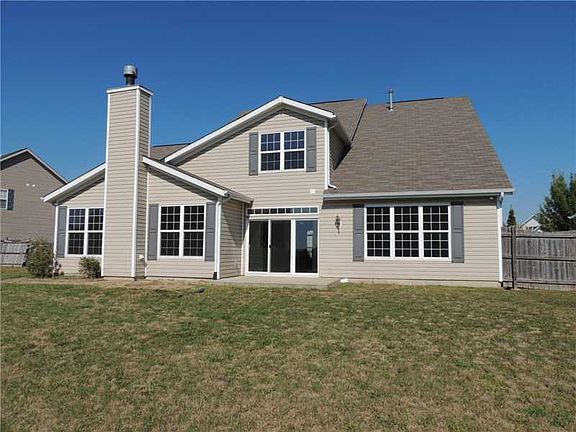 2nd image of 931 Glenmore Trl