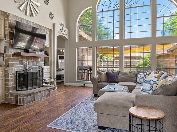 4th image of 1709 Rosebriar Ln