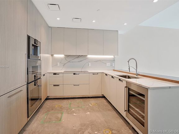 4th image of 15701 Collins Ave #2203