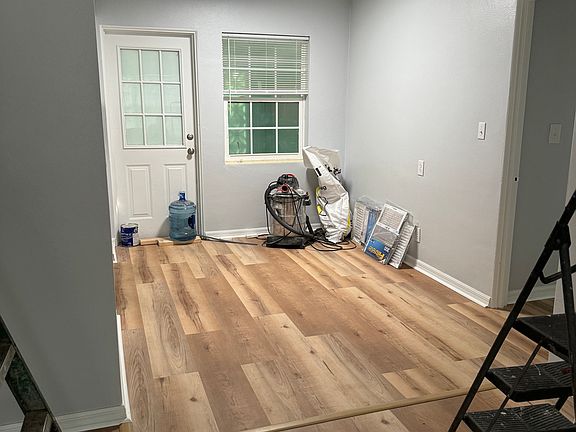 4th image of 290 Valencia Ct