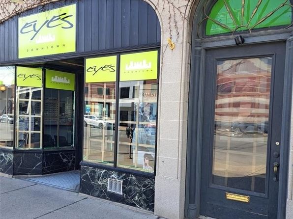902 Main St