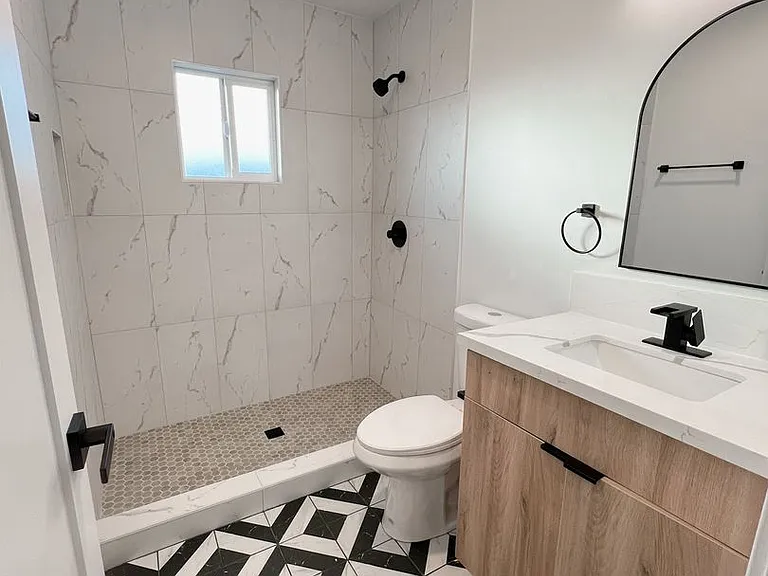 1577 N Fair Oaks Ave — Photo 6