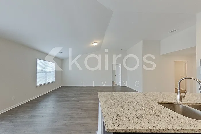 107 Lord Effingham Way — Photo 11