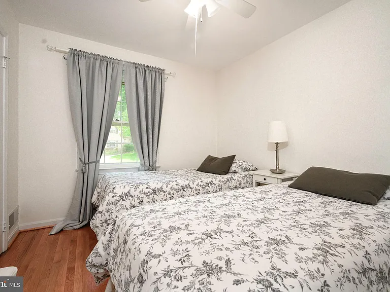 11708 Magruder Ln — Photo 14