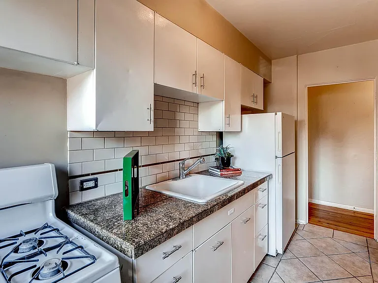 1160 N Birch St #34 — Photo 10