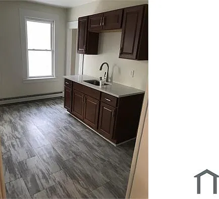 3 bed, 1000 sqft, $2,500 — Photo 3