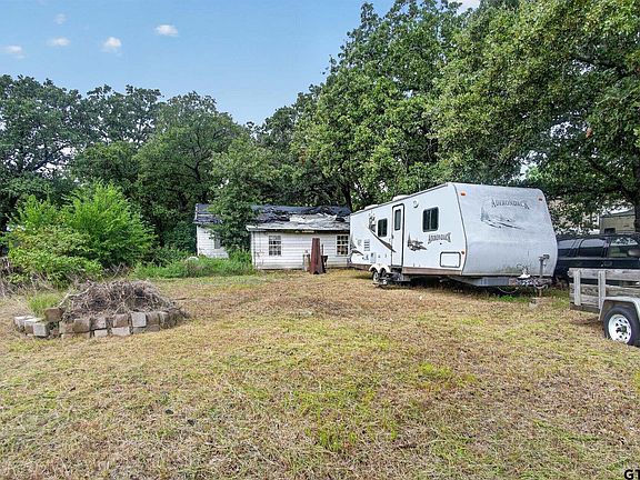 3rd image of 343 Southern Oaks Dr