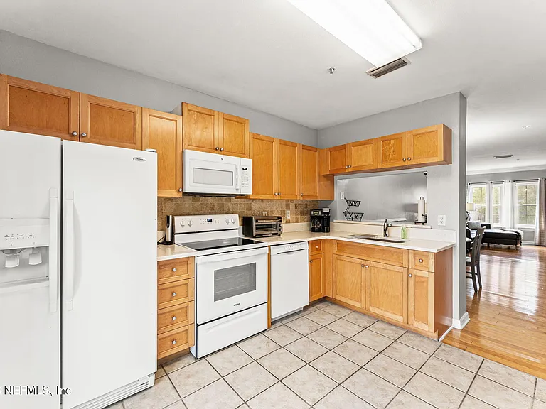 343 E Church St — Photo 6