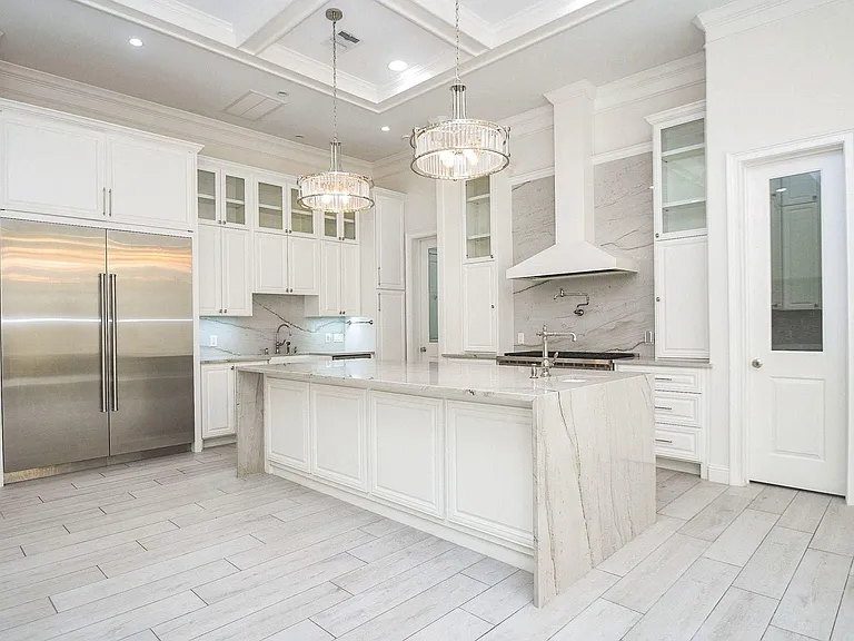 422 Mignon Ln — Photo 10