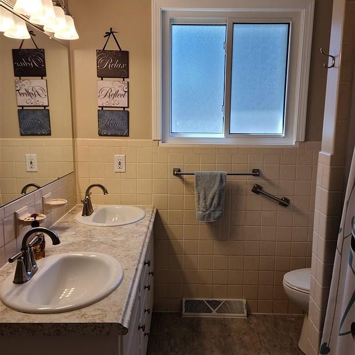 2nd image of 15 Westview Ct