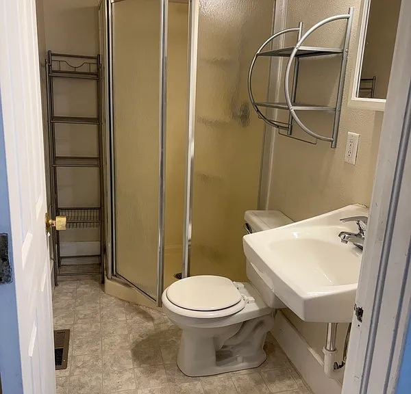 910 Rood Ave #4 — Photo 12