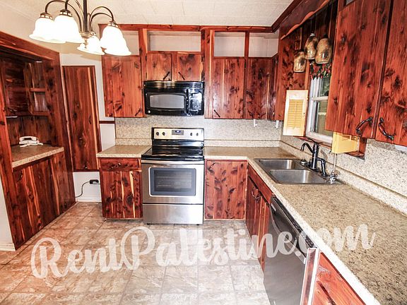 5th image of 1403 E Neches St