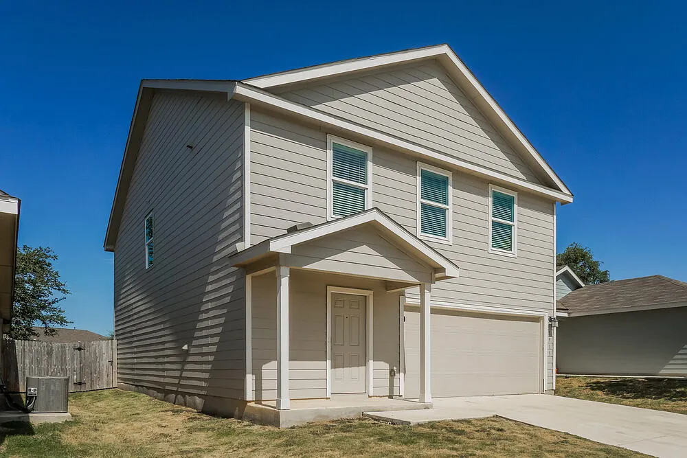 4 bed, 2.5 bath, 1950 sqft, $1,670 — Photo 4