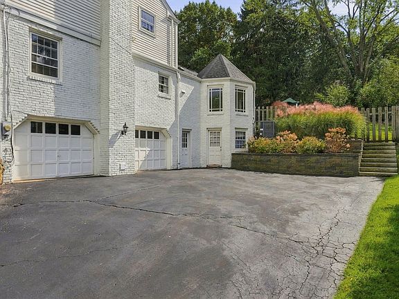 4th image of 175 Topsfield Rd