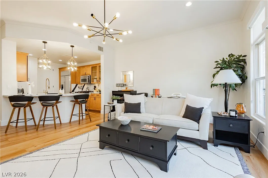 2240 Village Walk Dr — Photo 2
