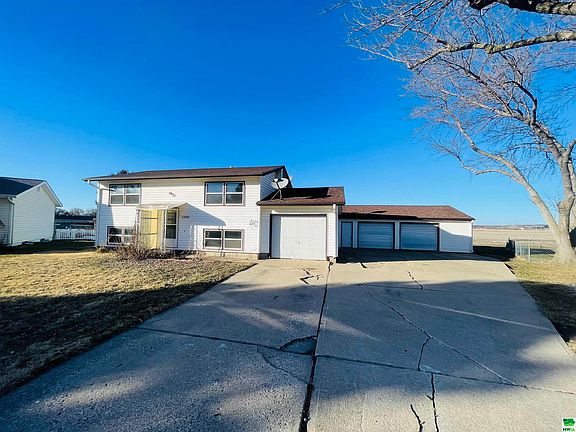 2nd image of 3300 Santa Rita Ct