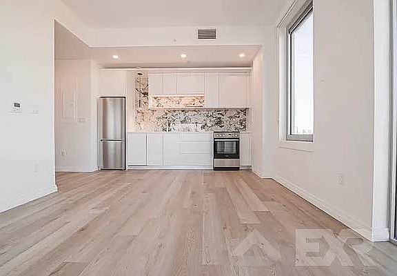 2nd image of 957 Atlantic Ave #811