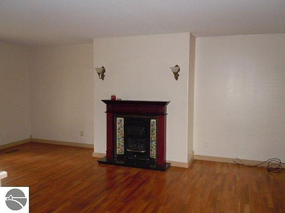 4th image of 229 Fairlane Dr
