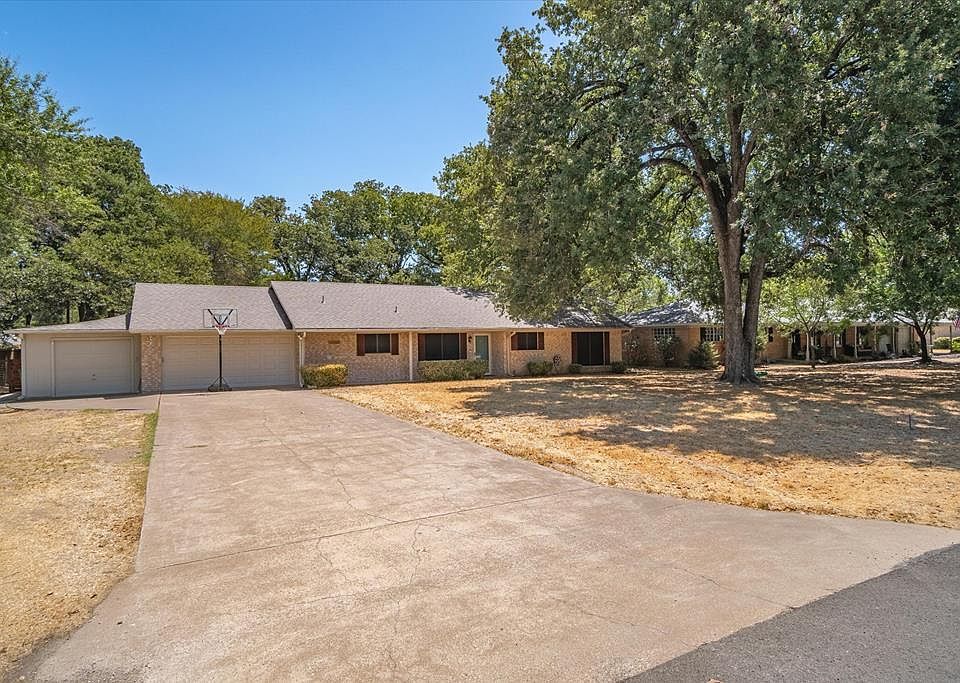 1st image of 17513 Country Club Dr