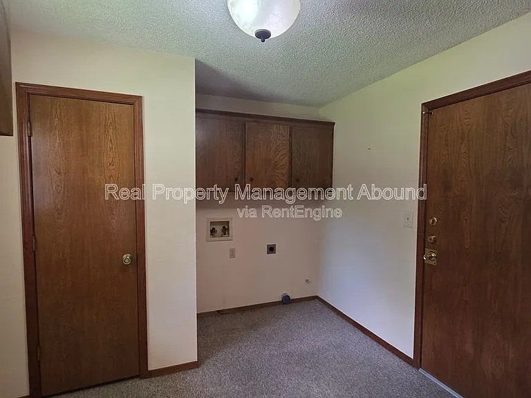 105 W Boston St — Photo 11