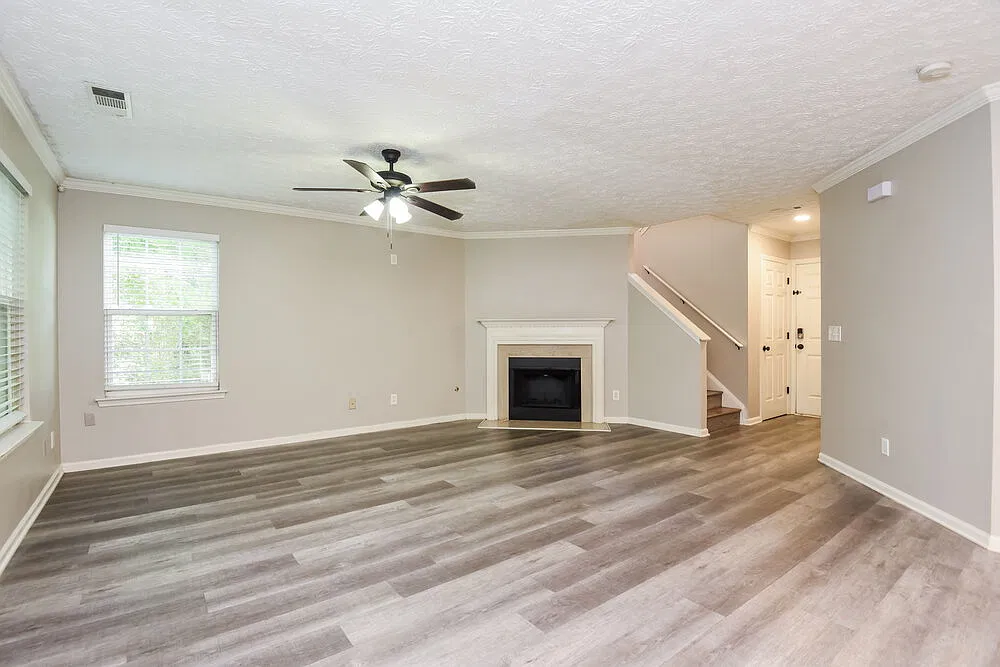 3 bed, 2.5 bath, 2160 sqft, $2,045 — Photo 4