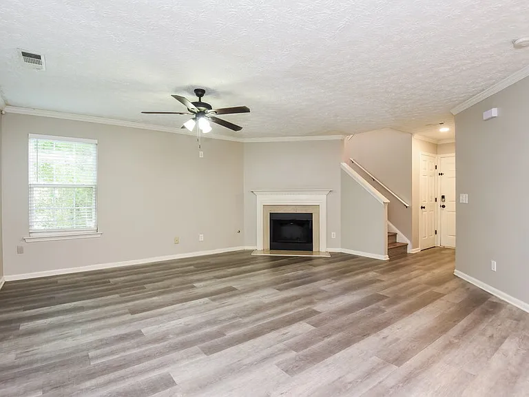 124 Drury Ln — Photo 4