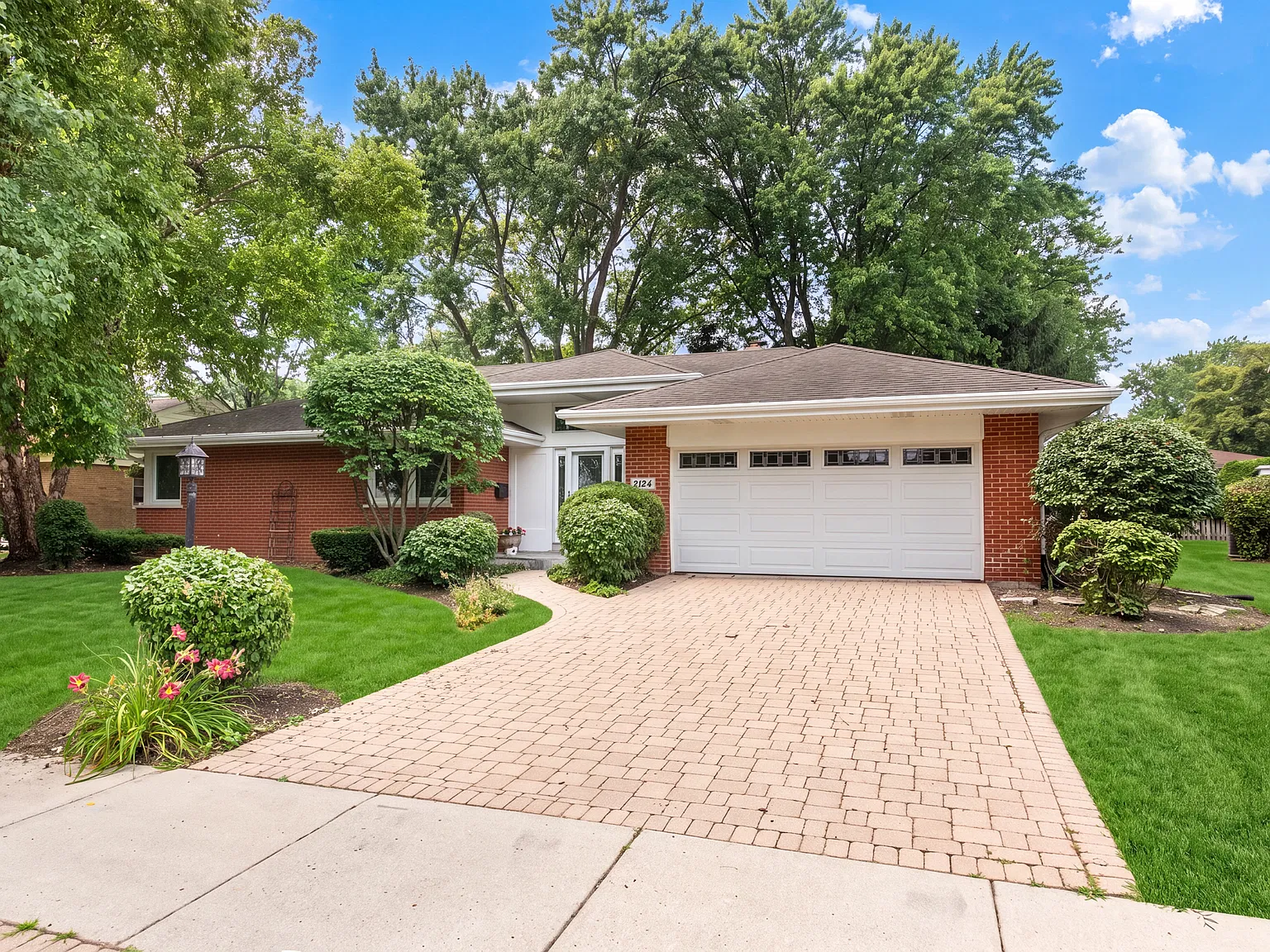 4 bed, 2.5 bath, 2113 sqft, $5,500 — Photo 1