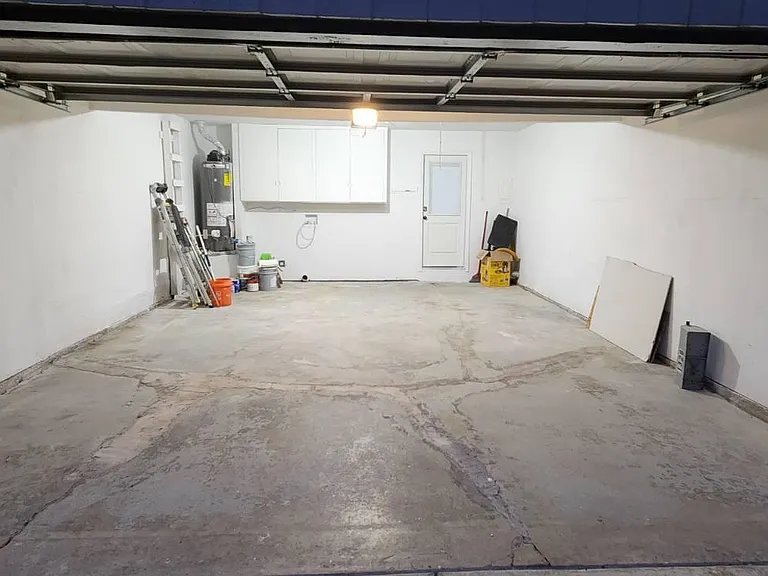 Garage with 2 car space