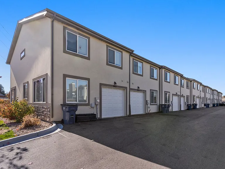 Carr East Townhomes — Photo 11
