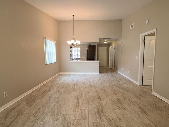 3rd image of 945 Stonybrook Cir