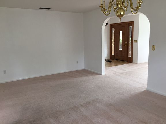 4th image of 121 Sea St