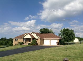 900 Country Meadows Rd, Highlandville, MO 65669