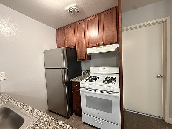 3rd image of 2522 35th Ave #31