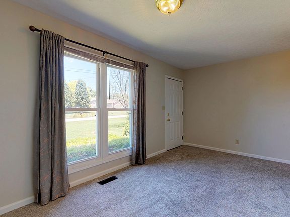 3rd image of 195 E Emerald Cir