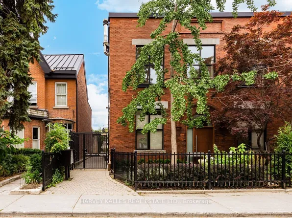200 Clinton St #7, Toronto, ON M6G 2Y5