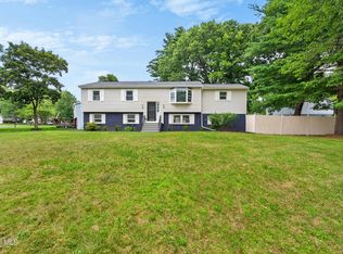 47 Parkwood Dr, Clifton Park, NY 12065