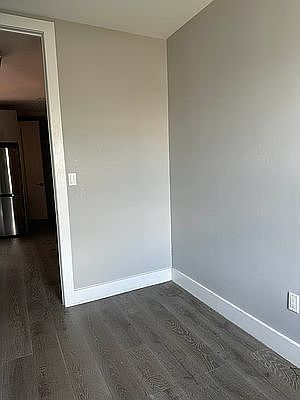 5th image of 228 E 116th St APT 24